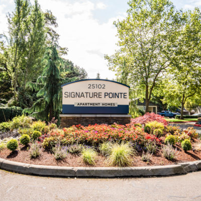 Signature Pointe sign